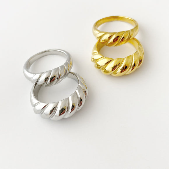 Croissant Twisted Dome Ring